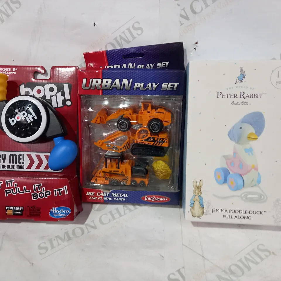 BOX OF APPROXIMATELY 10 ASSORTED TOYS AND GAMES TO INCLUDE PETER RABBIT JEMIMA PUDDLE DUCK PULL ALONG, URBAN DIE-CAST PLAY SET, HASBRO GAMING BOP IT, ETC