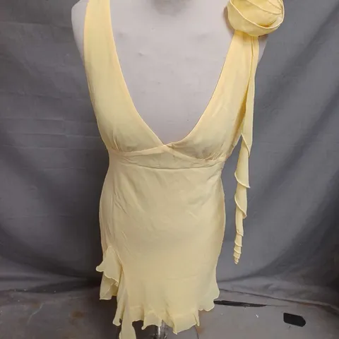 WHITE FOX BOUTIQUE LIKE THAT MINI DRESS IN BUTTERCUP SIZE M