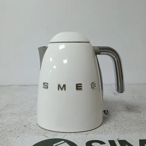 SMEG WHITE ELECTRIC KETTLE UNBOXED