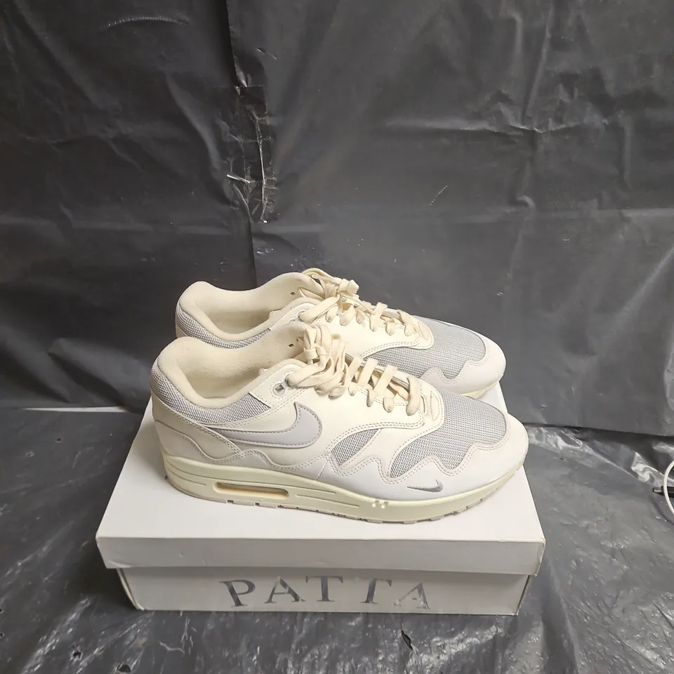 NIKE AIR MAX 1 SLIGHT COSMETIC MARKS .