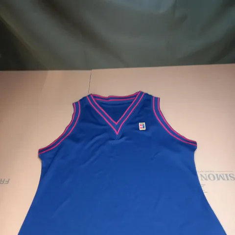 WOMENS NIKE V NECK VEST SIZE LARGE