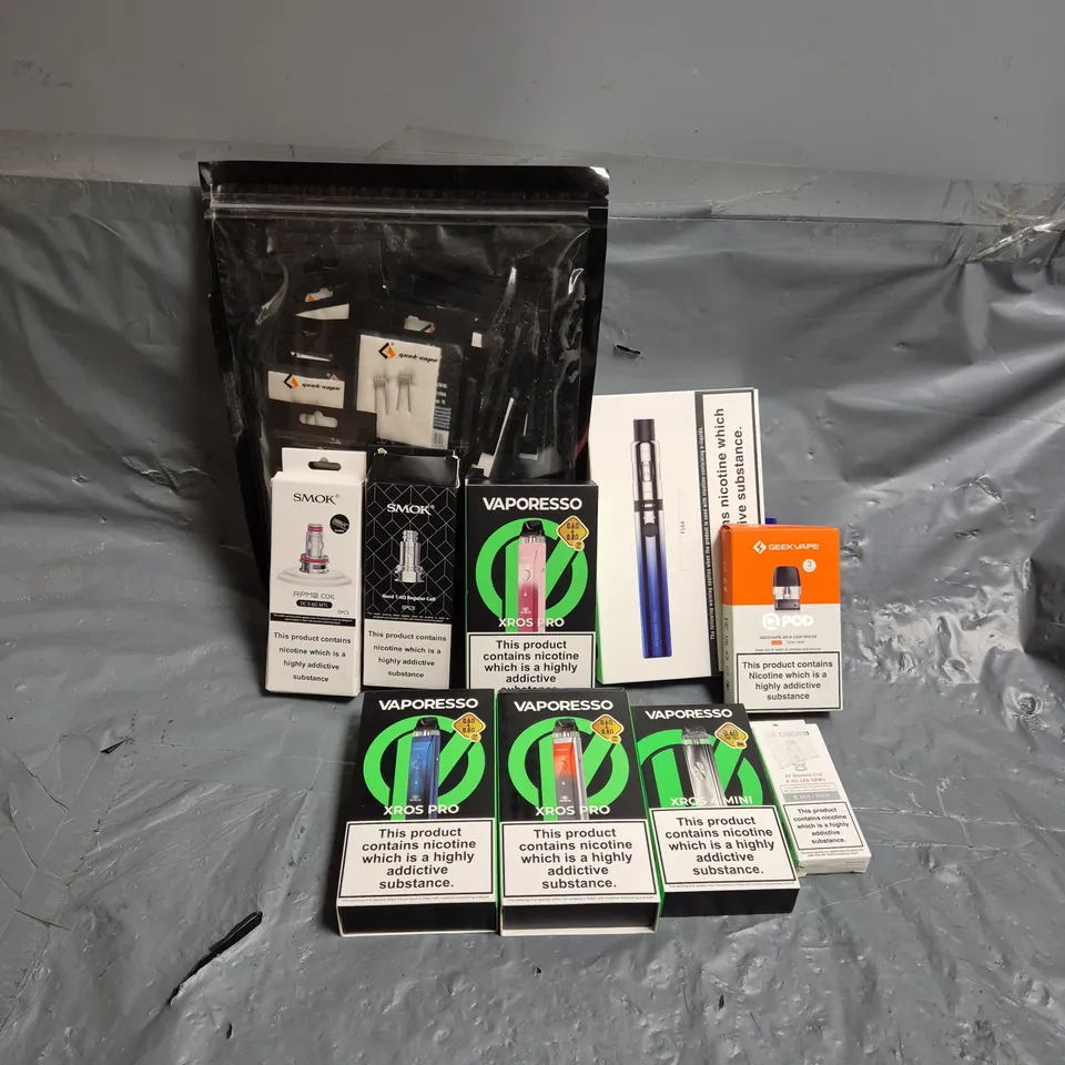 APPROXIMATELY 30 ASSORTED VAPE, E-CIGARETTE & ACCESSORIES ITEMS TO INCLUDE GEEKVAPE QPOD, VAPORESSO XROS 4 MINI, SMOK RPM2 COIL, ETC