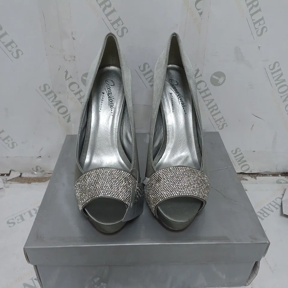 LOT OF 10 PAIRS OF OCCASIONS BY CASANDRA LADIES SHOES