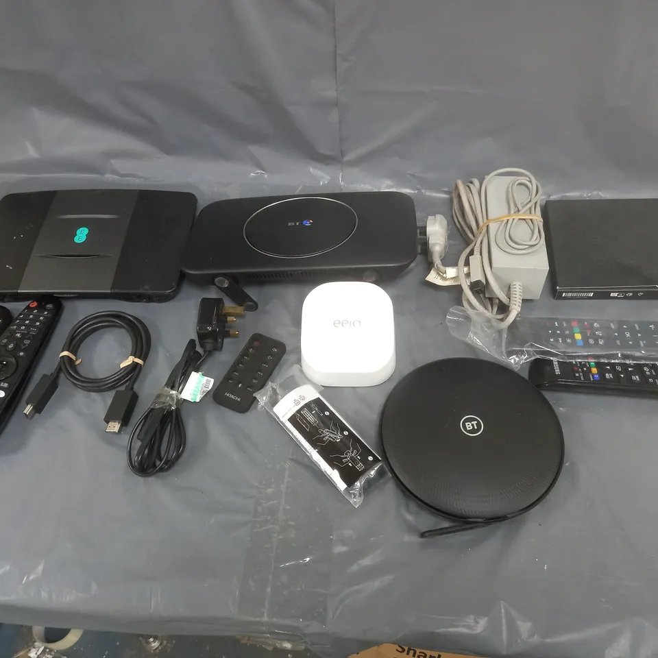 BOX OF APPROXIMATELY 8 ASSORTED ITEMS TO INCLUDE - BT HUB, REMOTES, AND HDMI CABLE ETC. 