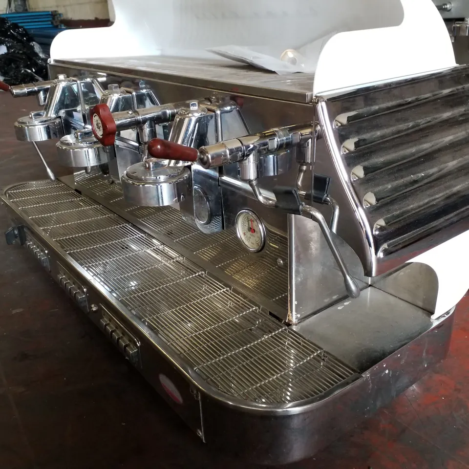 ELEKTRA BARLUME 3-GROUP COFFEE MACHINE