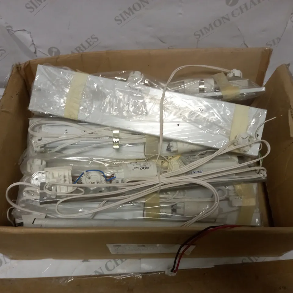 BOX TO CONTAIN APPROX. 12 MIXED LIGHTING PARTS AND ELEMENTS