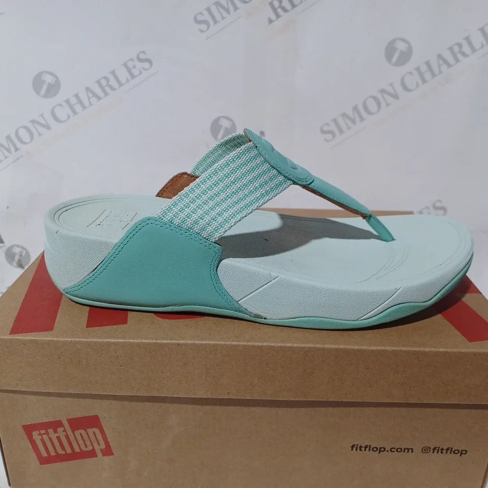 BOXED FITFLOP WALKSTAR TOE POST SANDALS IN SEA FOAM GREEN  - SIZE 7