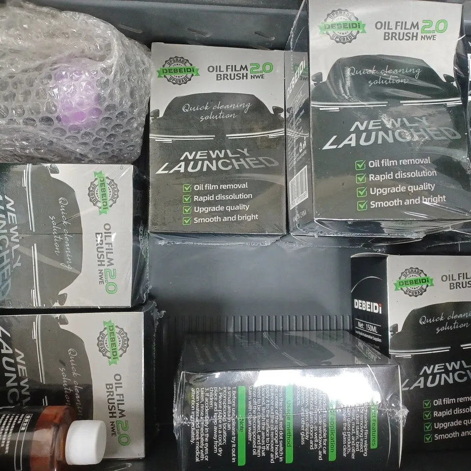 APPROXIMATELY 15 ASSORTED CAR ACCESSORIES ITEMS TO INCLUDE GRAPHENE COATING REPAIR SPRAY, OIL FILM 2.0 BRUSH, ETC - COLLECTION ONLY