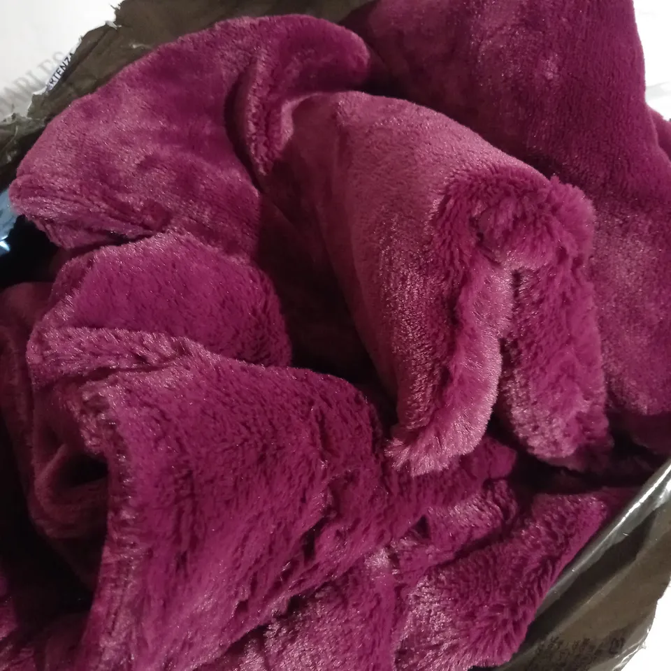 COZEE HOME VELVETSOFT FILLED THROW IN BURGUNDY