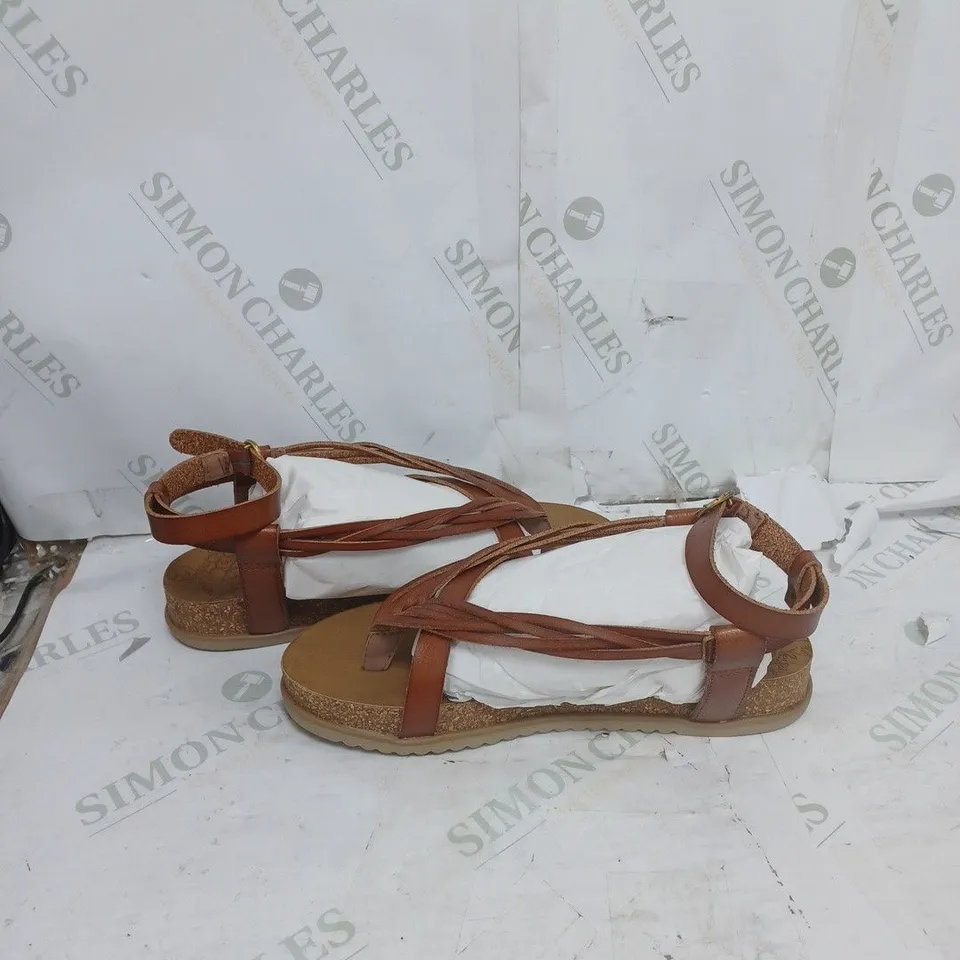 BLOWFISH MALIBU SANDALS SIZE 6
