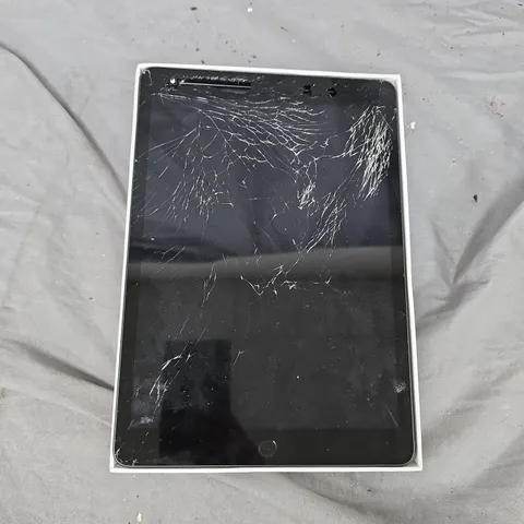 IPAD (2021) 64GB WI-FI 10.2 INCH, BROKEN SCREEN