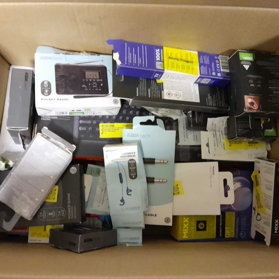 APPROXIMATELY 20 ASSORTED ELECTRICAL ITEMS TO INCLUDE ONE FOR ALL AERIAL, WIRELESS MOUSE, PERSONAL CD PLAYER, ETC