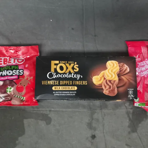 APPROXIMATELY 10 ASSORTED FOOD AND DRINK ITEMS TO INCLUDE FOX'S, FIZZY STRAWBERRY LANCES, ETC