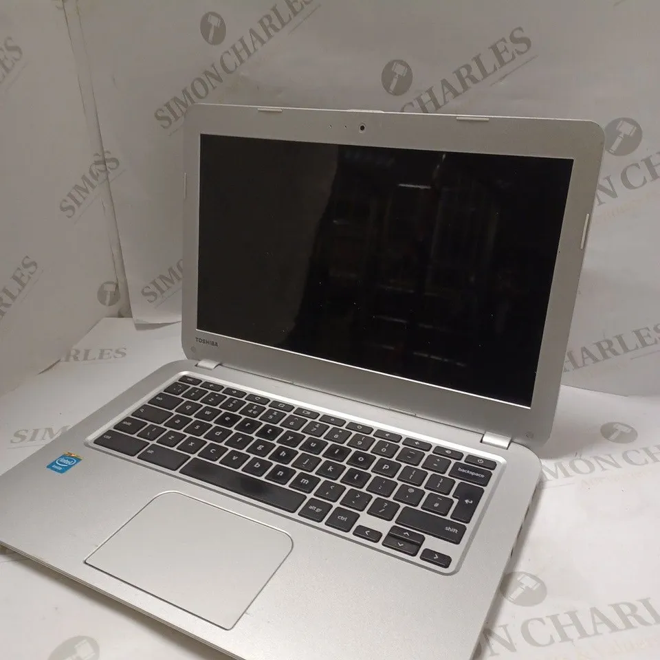 TOSHIBA CB30-102 CHROME NOTEBOOK