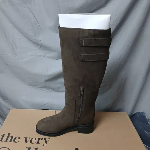 THE VERY COLLECTION KHAKI KNEE-HIGH BOOTS – UK 4 (WOMEN'S)