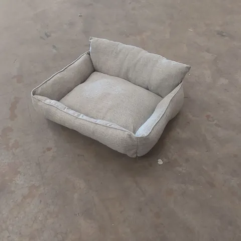 SMALL PET BED
