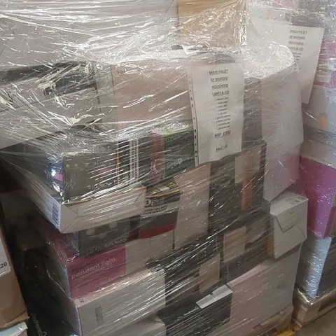 PALLET CONTAINING A LARGE QUANTITY OF BRANDED HOUSEHOLD LIGHTS