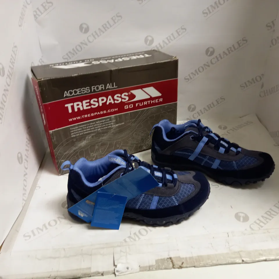 TRESSPASS FELL FEMALE TRAINER NAVY SIZE UK 6 