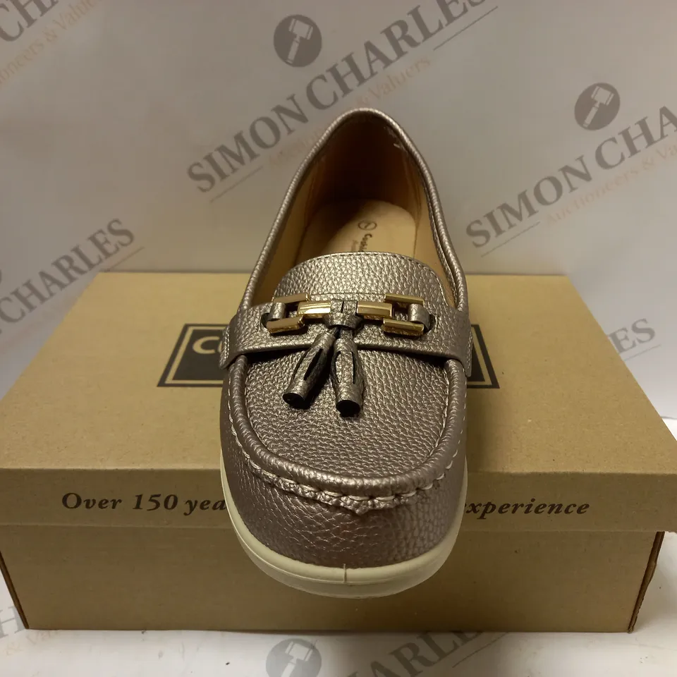 BOXED PAIR OF CUSHION WALK LOAFERS, PEWTER - SIZE 7