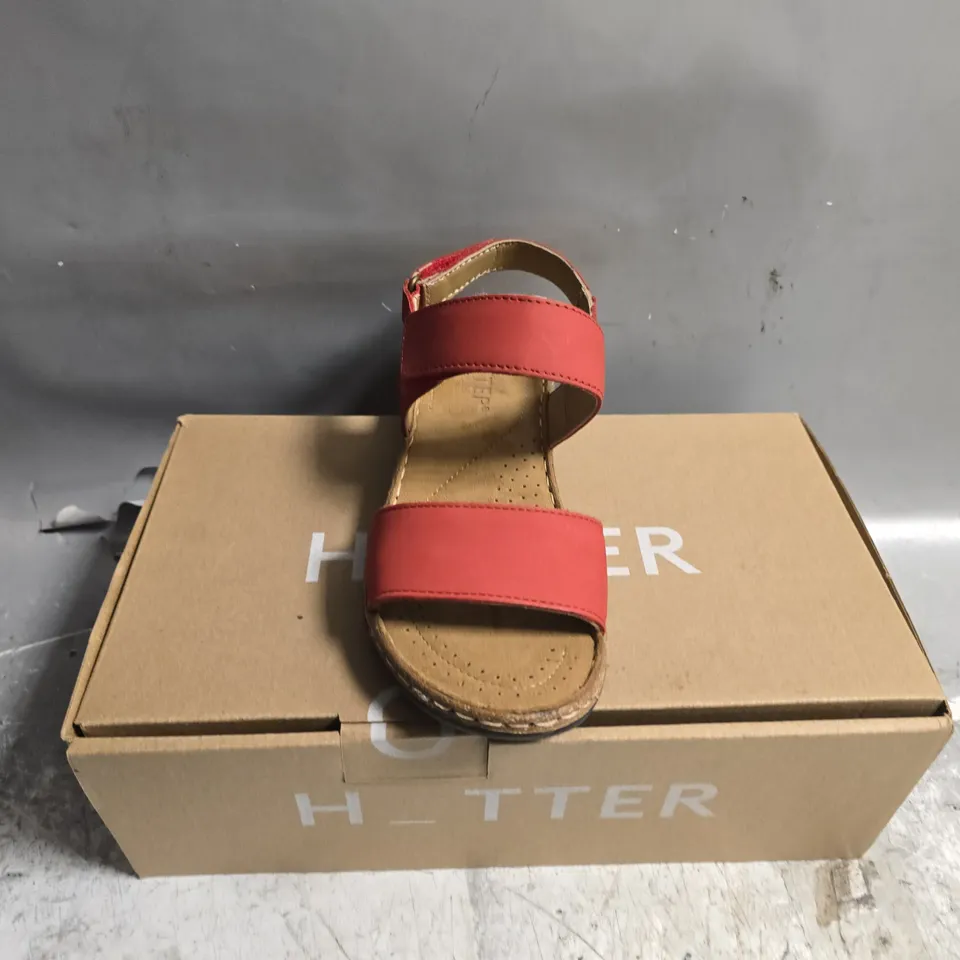 BOXED PAIR OF HOTTER PETRA SANDALS IN SALSA - UK 3