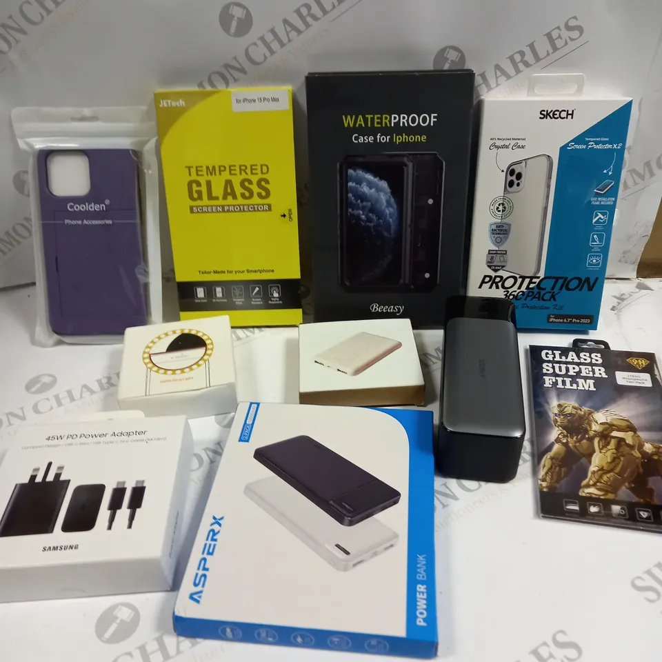 APPROXIMATELY 20 ASSORTED SMARTPHONE ACCESSORIES TO INCLUDE POWER BANKS, PROTECTIVE CASES, SELFIE RING LIGHT ETC 