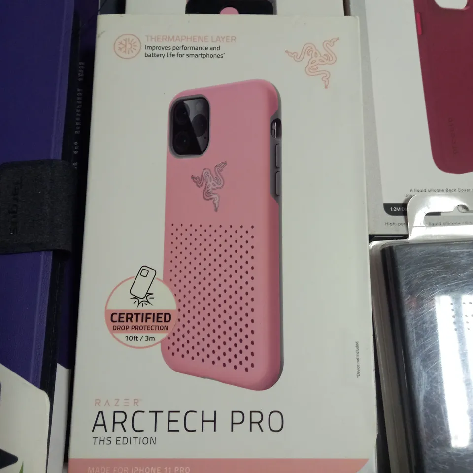 LOT OF APPROXIMATELY 36 ASSORTED PHONE AND TABLET CASES TO INCLUDE TARGUS, RAZER AND INCASE