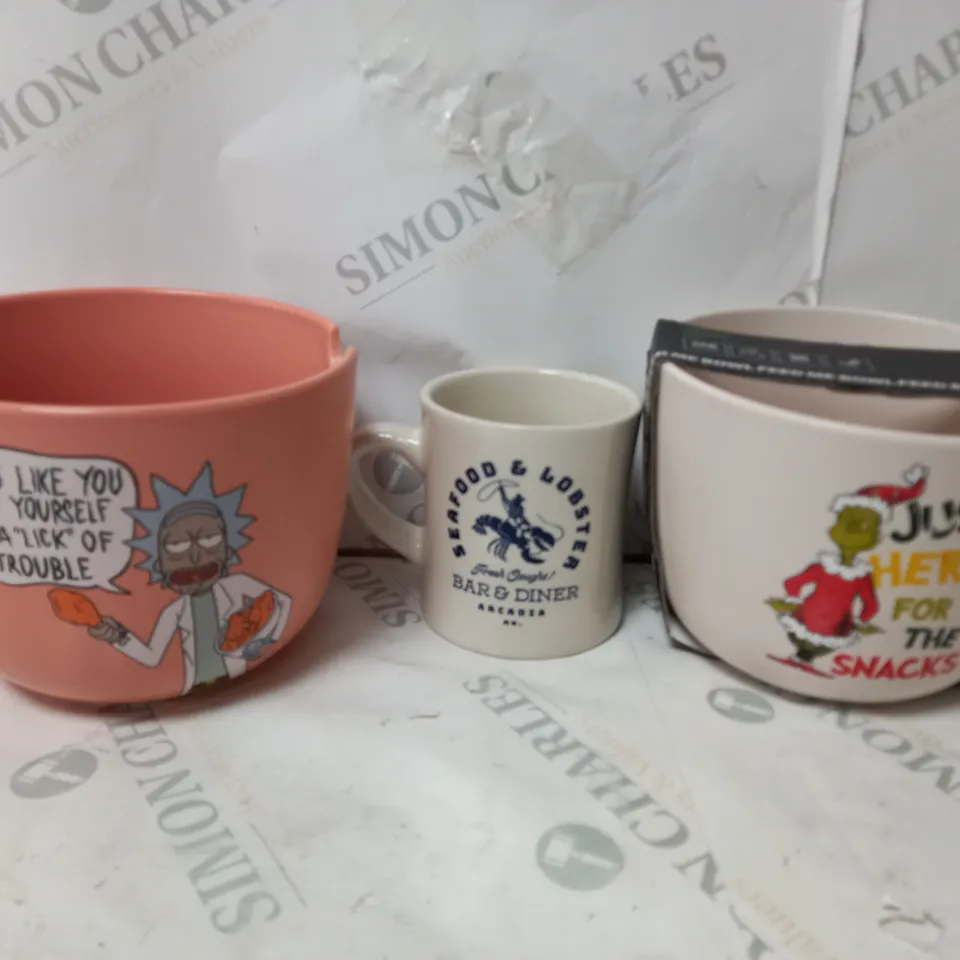 BOX OF APPROXIMATELY 40 ASSORTED HOUSEHOLD ITEMS TO INCLUDE BAGS, KEYBOARD, ORNAMENTS ETC 