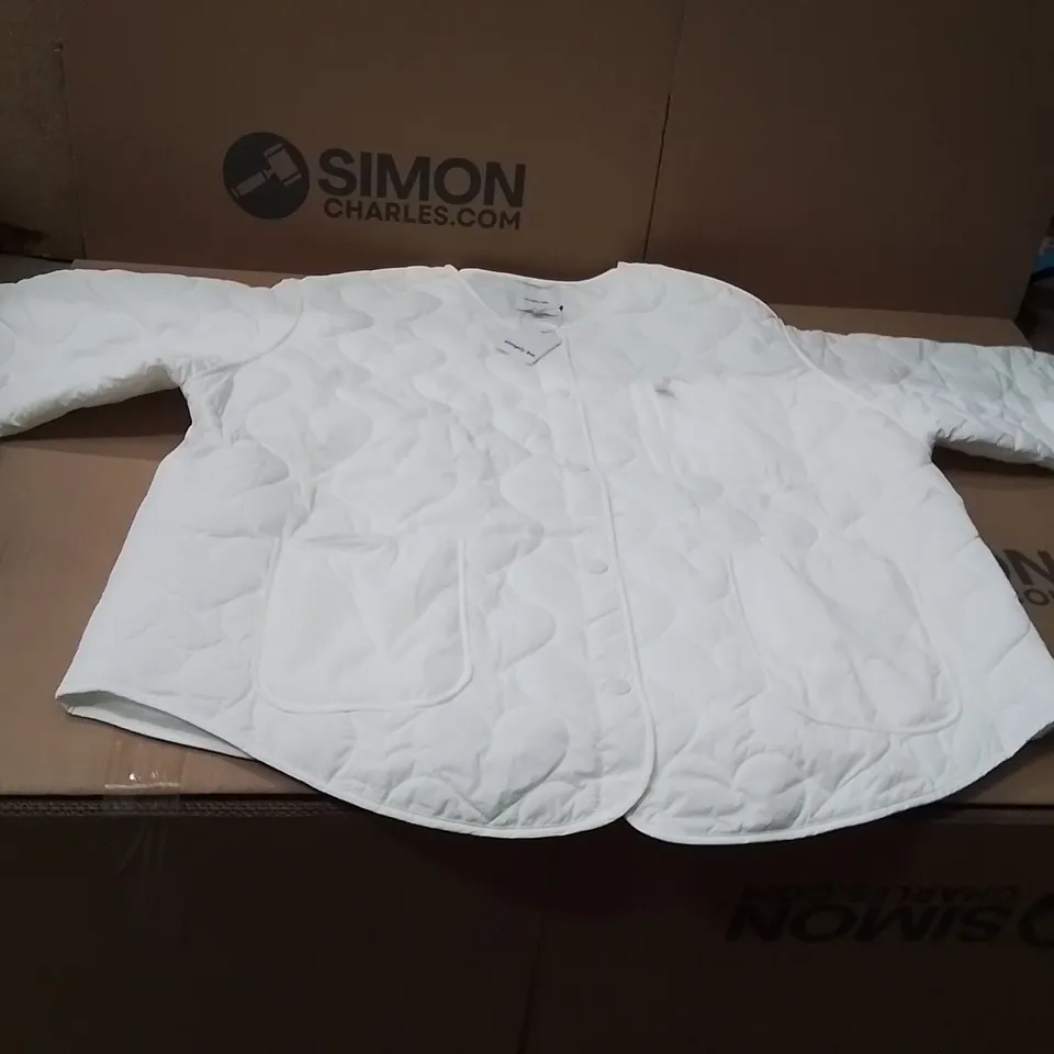 BOXED BRAND NEW APPROXIMATELY 3 SIMPLY BE QUILTED JACKET SIZE 24 WHITE