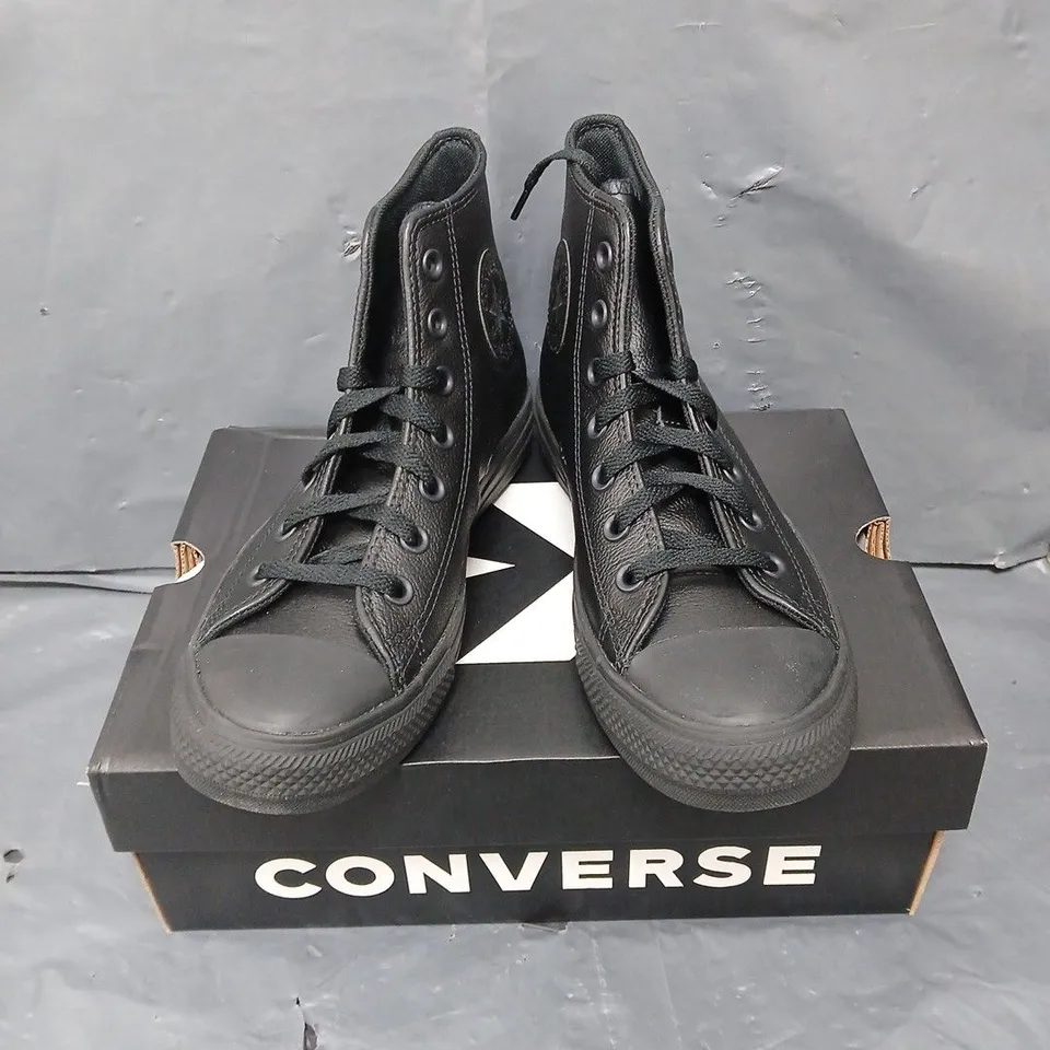 BOXED PAIR OF CONVERSE UNISEX BLACK MONO BOOTS - 5.5