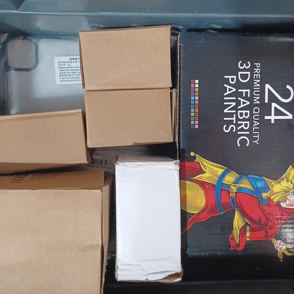 APPROXIMATELY 10 ASSORTED HOUSEHOLD ITEMS TO INCLUDE DOG UPGRADE PET BRUSH, PLANTATION RUM SHOT MUG, CASTLE ARTS 3D FABRIC PAINTS, ETC