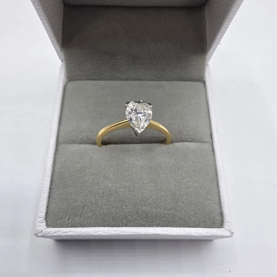 18CT GOLD SOLITARE RING SET WITH A NATURAL PEAR SHAPE DIAMOND WEIGHING +-1.07CT