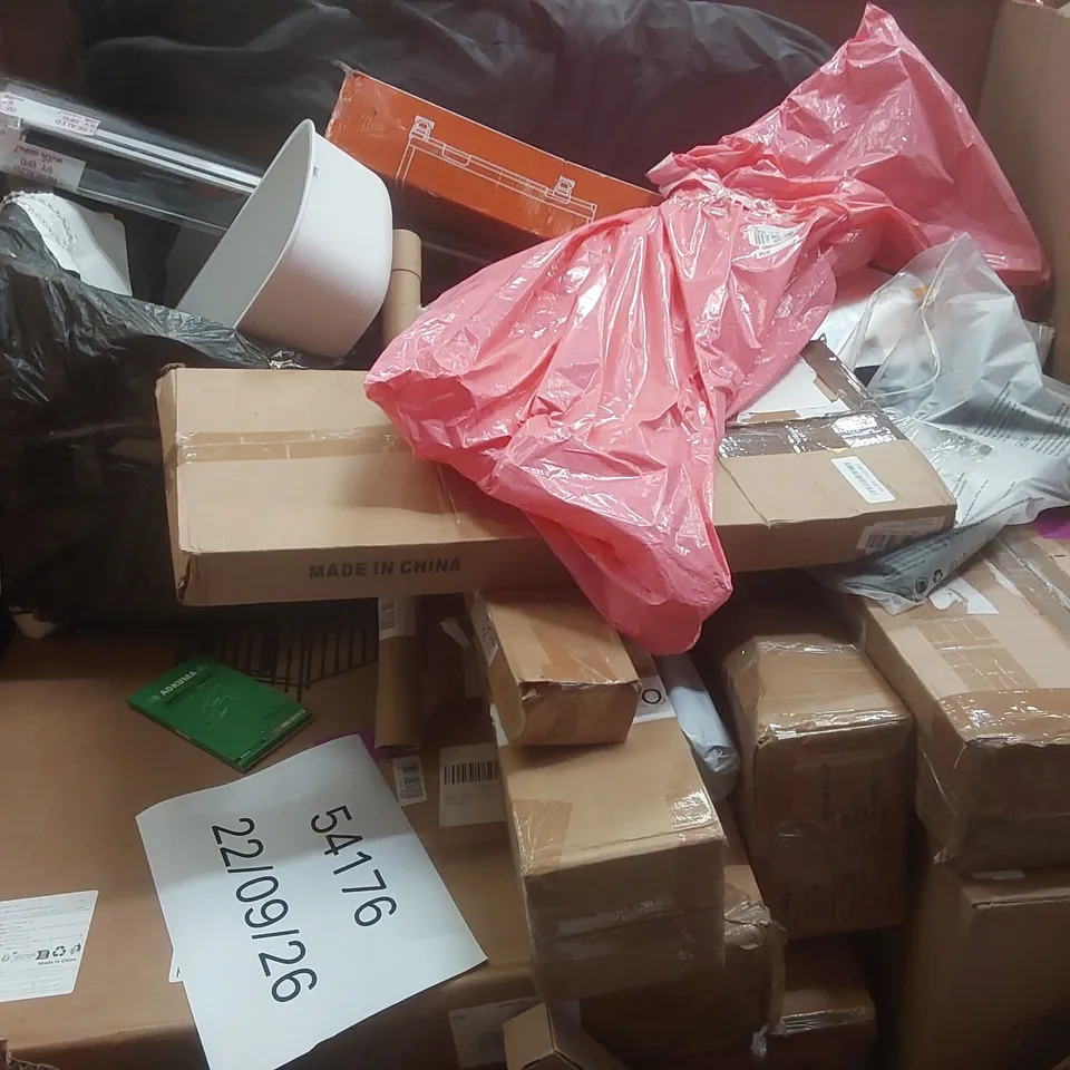 PALLET CONTAINING A VERY LARGE QUANTITY OF ASSORTED ITEMS INCLUDING: AUTOMATIC CAT LITTER BOX, OFFICE CHAIR, BLINDS ECT