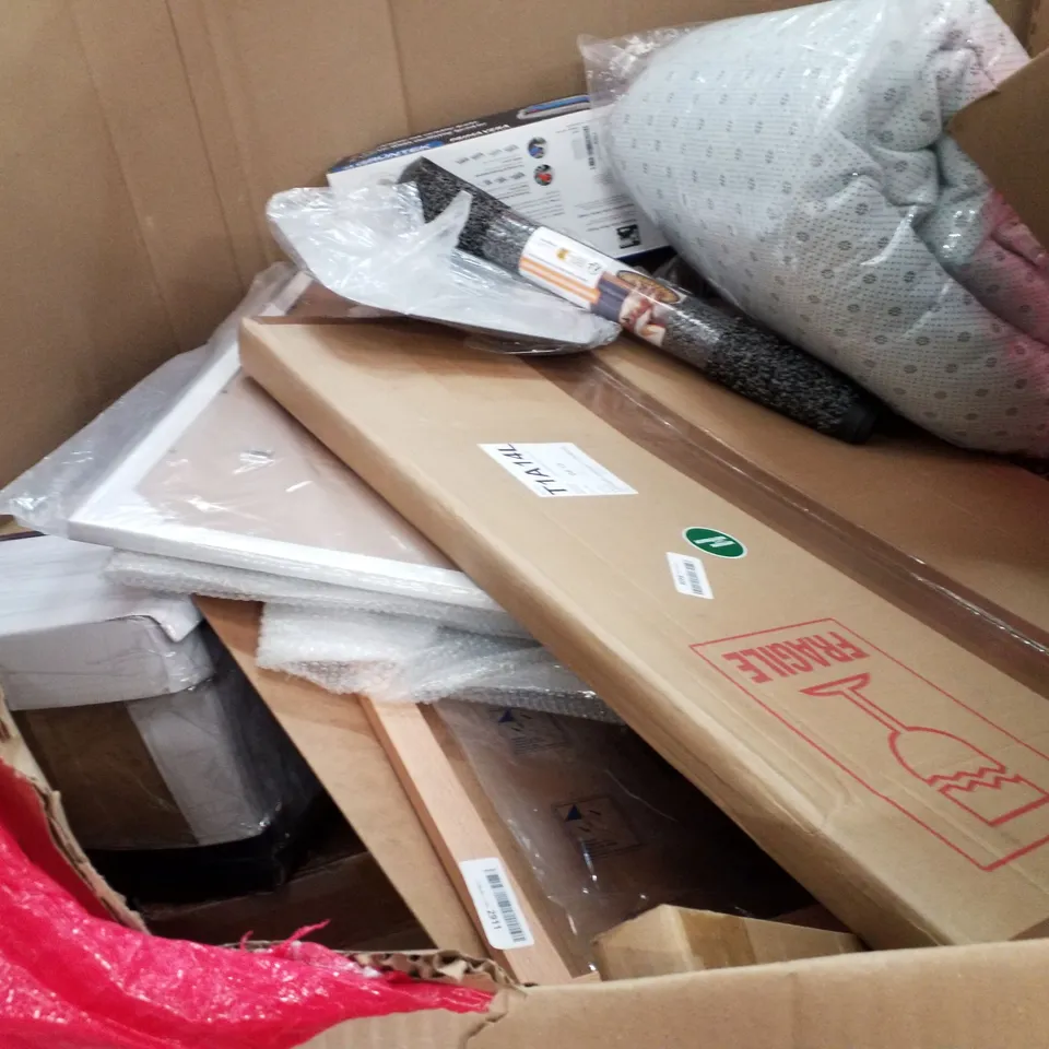 PALLET OF ASSORTED PRODUCTS INCLUDING TOILET SEAT COVER, LARGE CAT WINDOW PERCH, GARDEN SPRINKLER, MESH CHAIR, PICTURE FRAME, DOOR MAT