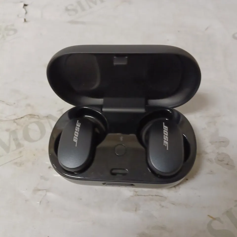 BOSE QUIETCOMFORT IN-EAR HEADPHONES, BLACK