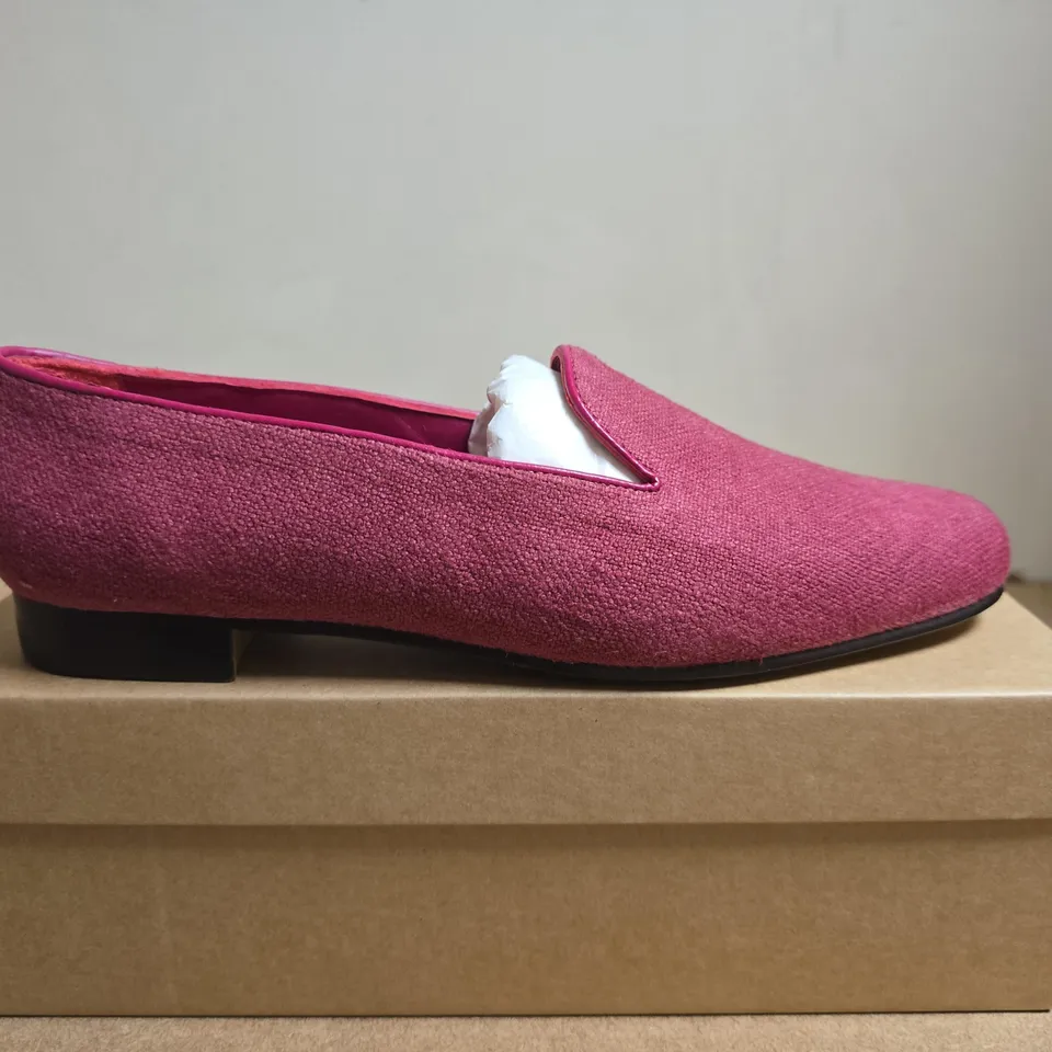 BOXED PAIR OF PENELOPE CHILVERS WOMEN'S PINK SUEDE SLIP-ON SHOES UK 8