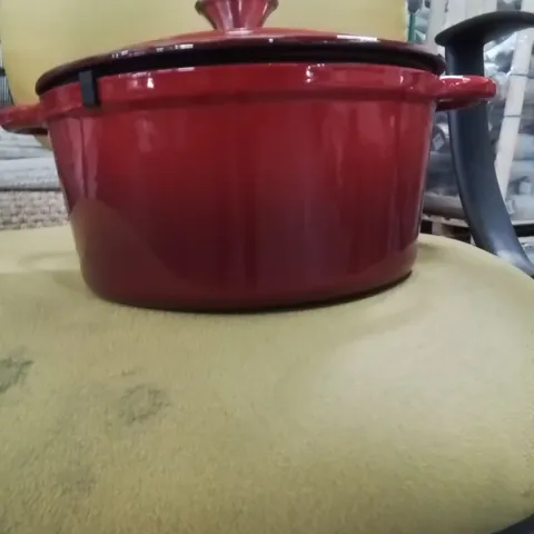 BOXED RED SAUCEPAN 