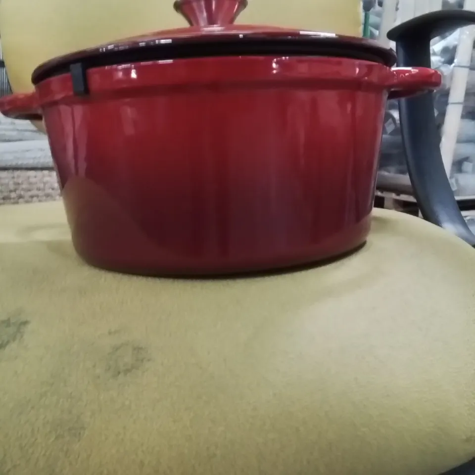 BOXED RED SAUCEPAN 