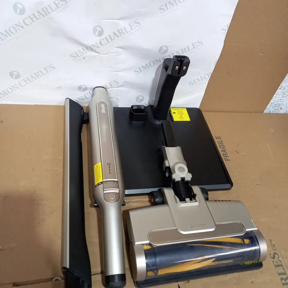 BOXED SHARK 2IN1 VACUUM GOLD