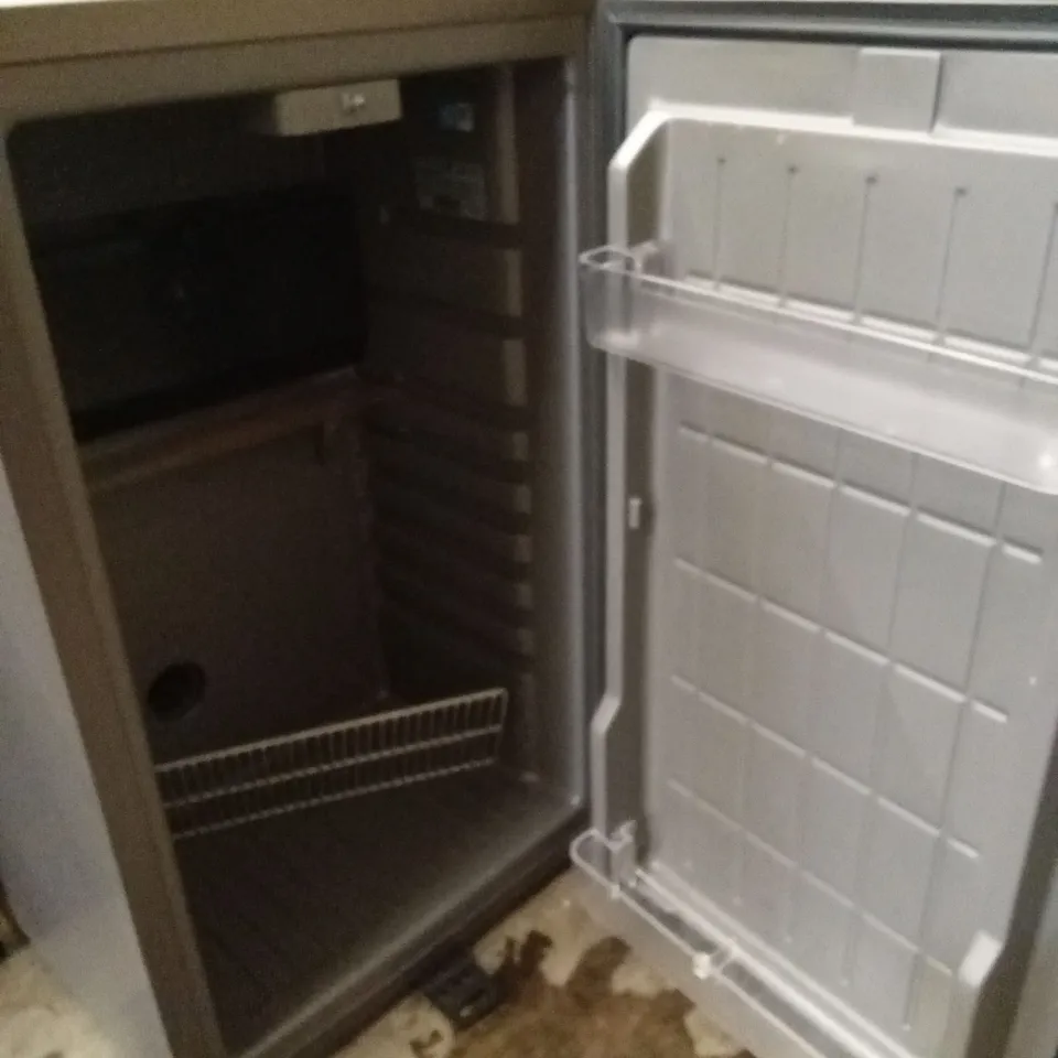 TEFCOLD MINI BAR FRIDGE