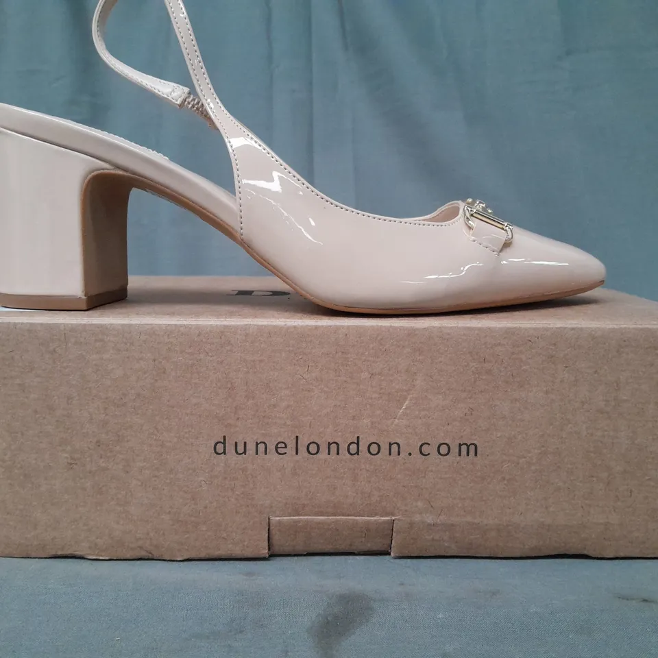 BOXED PAIR OF DUNE LONDON CLOSED TOE BLOCK HEEL SANDALS IN BLUSH SIZE 8