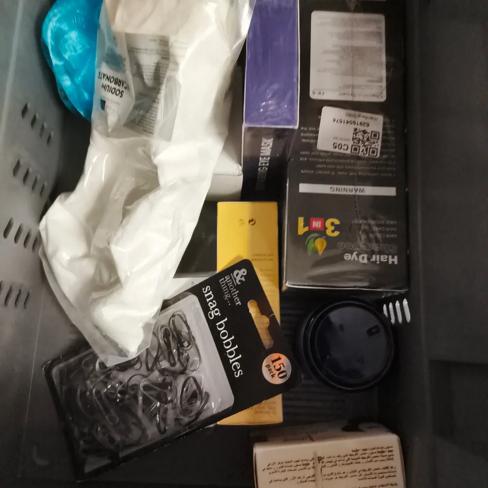 APPROXIMATEY 20 ASSORTED HEALTH AND BEAUTY PRODUCTS TO INCLUDE - FUSSY REFILLABLE DEODORANT - RIMMEL STAY MATTE POWDER - ELF LIP BALM - ETC