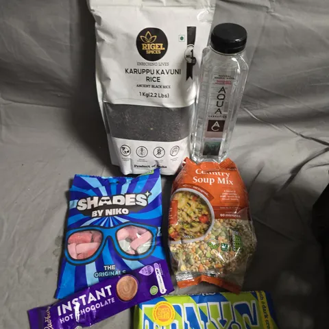 APPROXIMATELY 10 ASSORTED FOOD/DRINK PRODUCTS TO INCLUDE COUNTRY SOUP MIX, TONY'S CHOCOLATE, HOT CHOCOLATE ETC 
