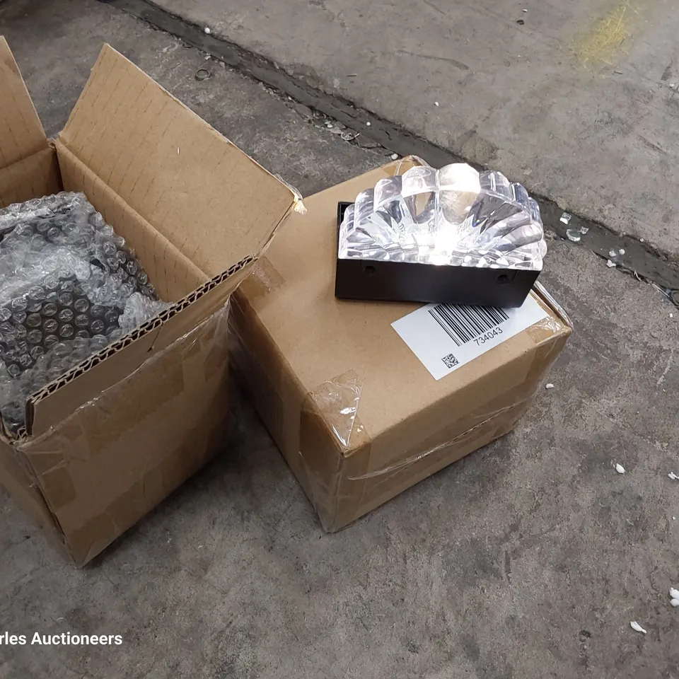 TWO SETS OF 4 LED SOLAR RAILING LIGHTS