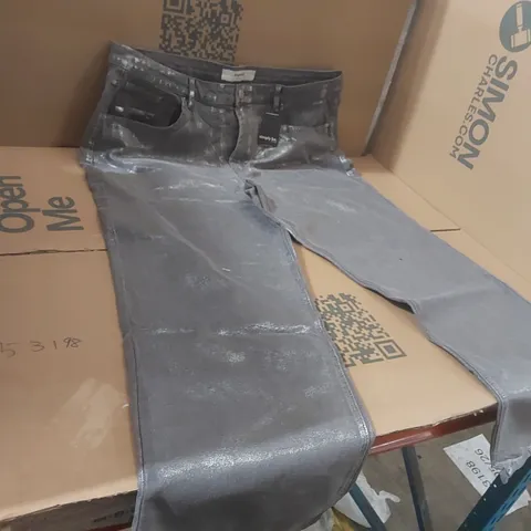 BOX CONTAINING APPROXIMATELY 8x BRAND NEW SIMPLY BE SHINY SILVER STRAIGHT LEG JEANS - SIZE 20