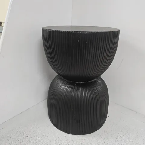 INDOOR/OUTDOOR HOURGLASS SHAPE SIDE TABLE IN BLACK