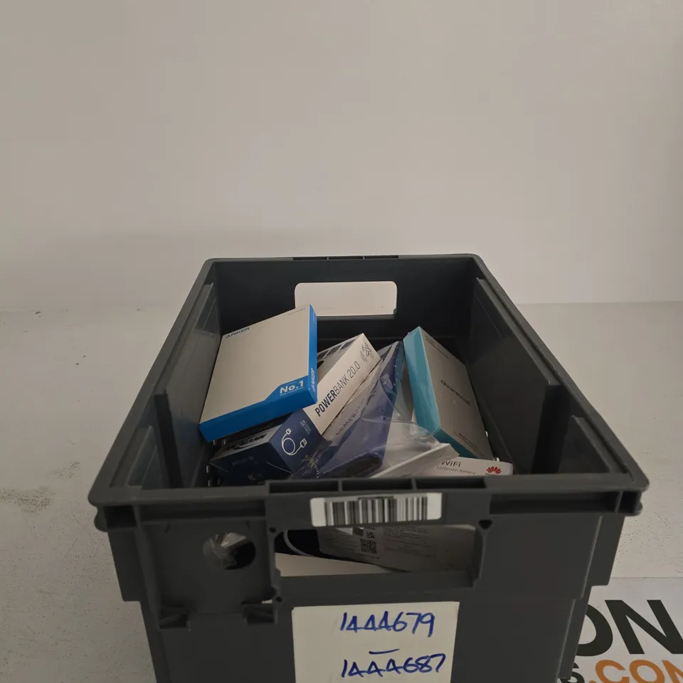 TOTE OF APPROXIMATELY 15 ASSORTED ITEMS TO INCLUDE ANSMANN POWER BANK, CHARMAST POWER BANK, HUAWEI 4G MOBILE WIFI ETC
