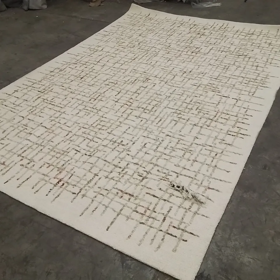 QUALITY DESIGNER AREA RUG - APPROXIMATELY 300X200CM