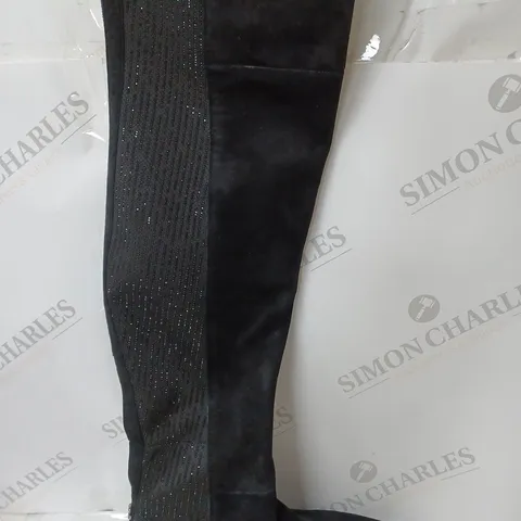 PAIR OF MODA IN PELLE ZARRA OVERKNEE BOOTS BLACK SUEDE SIZE 3