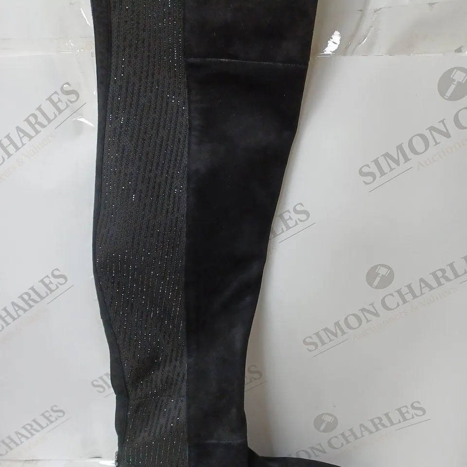 PAIR OF MODA IN PELLE ZARRA OVERKNEE BOOTS BLACK SUEDE SIZE 3