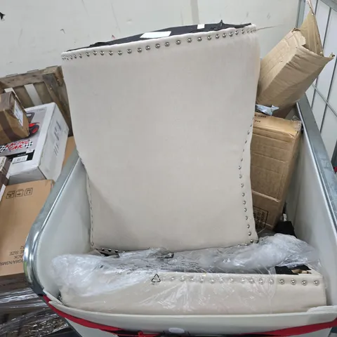 JOB LOT OF APPROXIMATELY 10 ASSORTED ITEMS TO INCLUDE: HANDWASH AND LEATHER WALLET